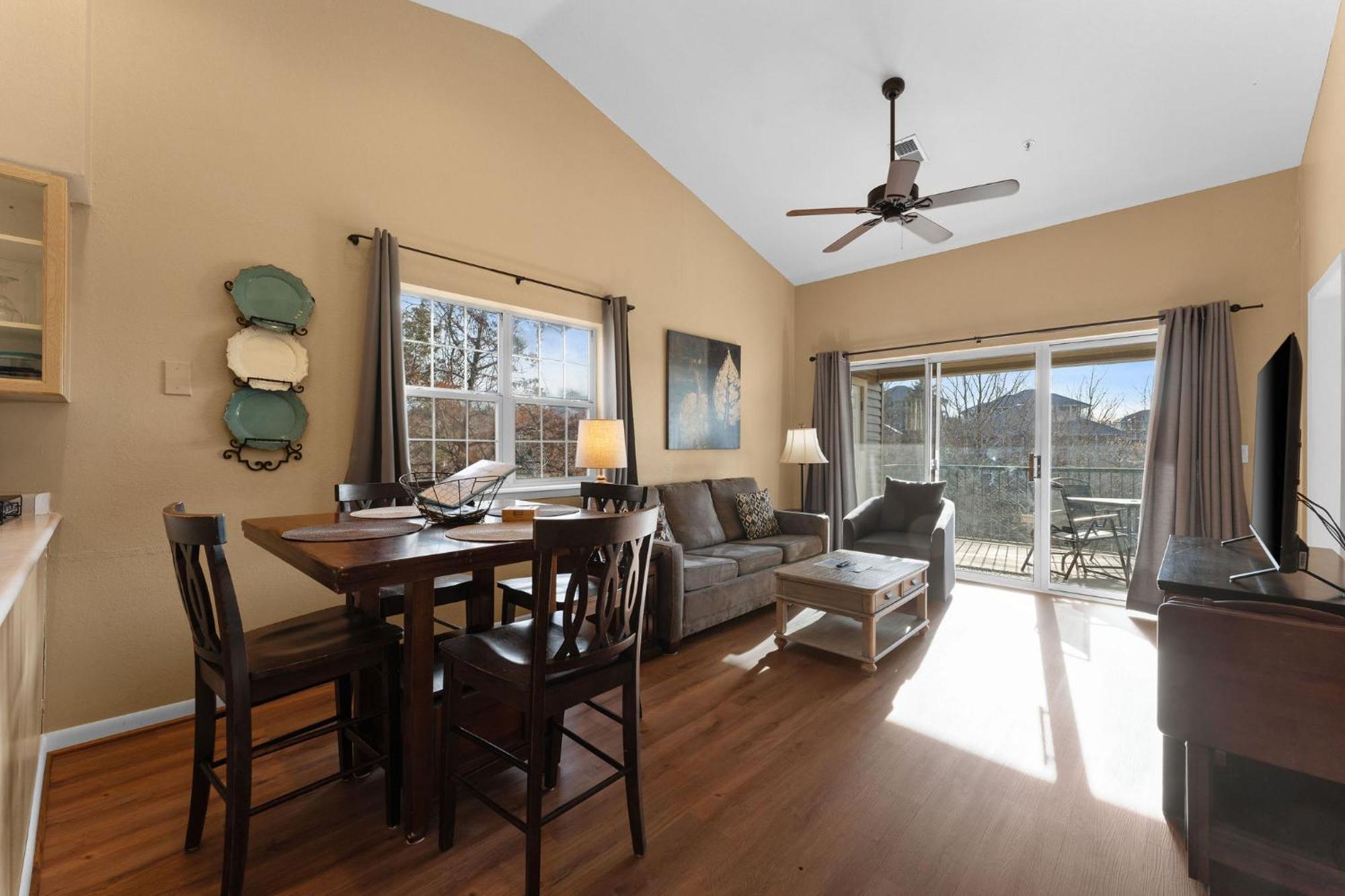 Cozy Top Floor 2Br Condo With View And Amenities!! Point Lookout Экстерьер фото