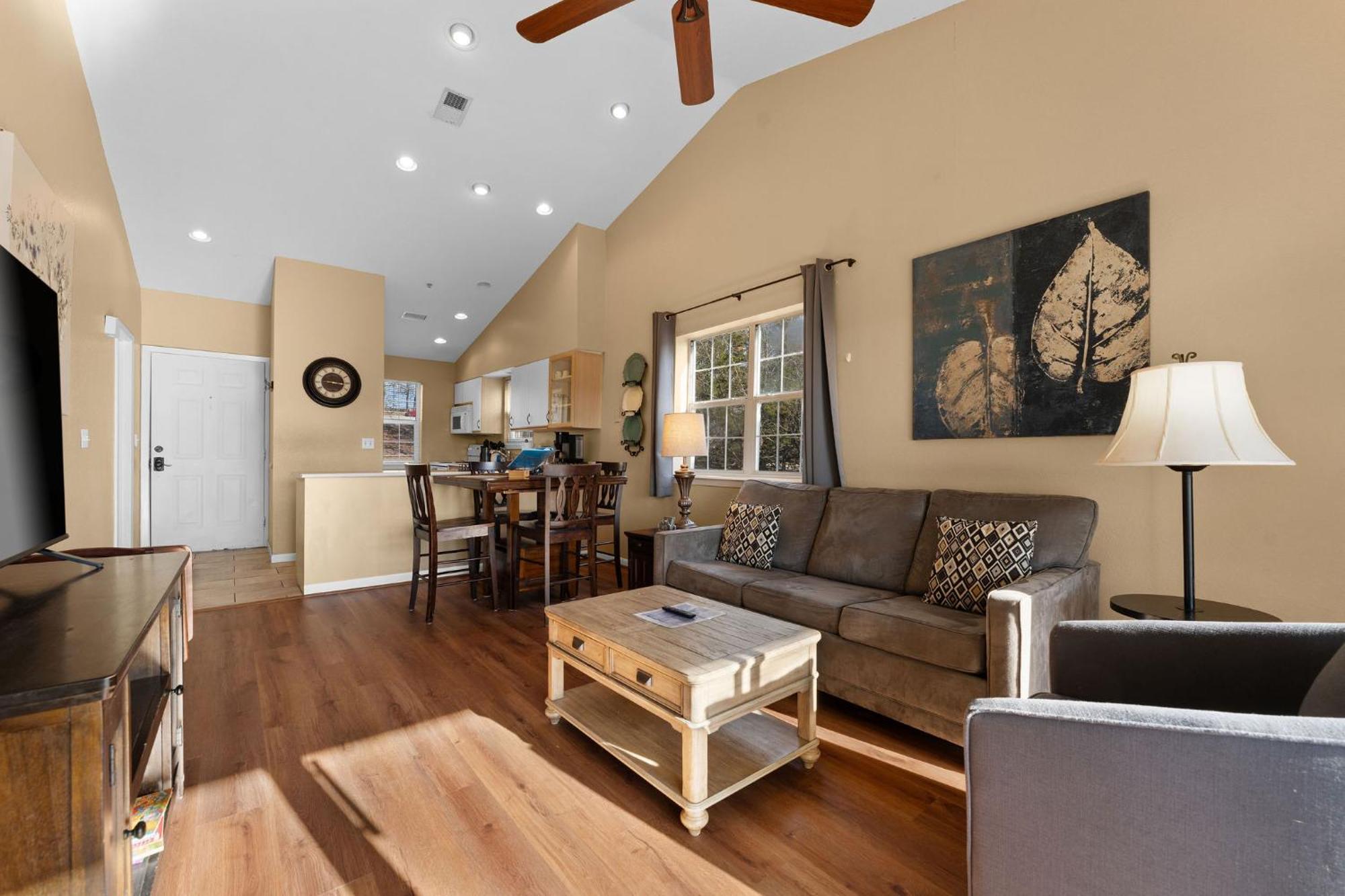 Cozy Top Floor 2Br Condo With View And Amenities!! Point Lookout Экстерьер фото