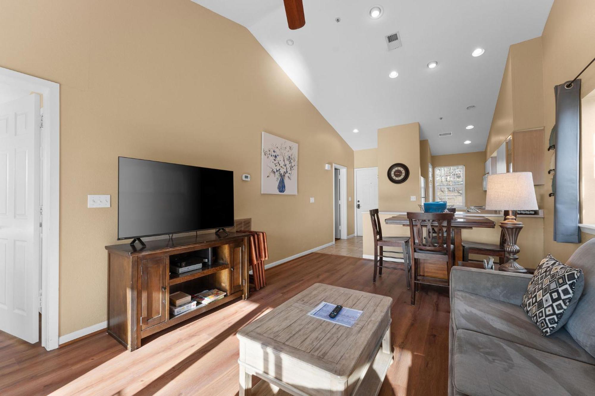 Cozy Top Floor 2Br Condo With View And Amenities!! Point Lookout Экстерьер фото