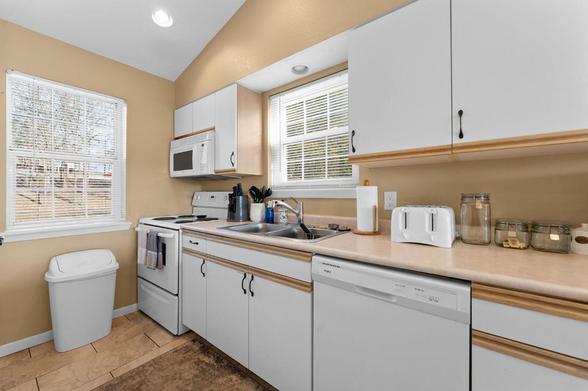 Cozy Top Floor 2Br Condo With View And Amenities!! Point Lookout Экстерьер фото