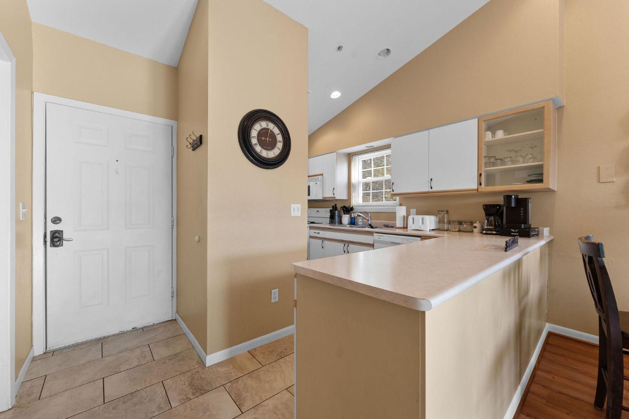 Cozy Top Floor 2Br Condo With View And Amenities!! Point Lookout Экстерьер фото