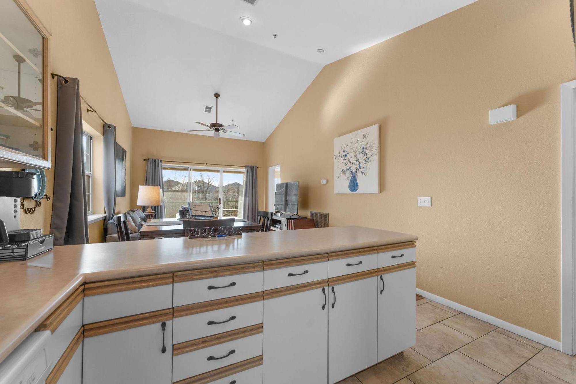 Cozy Top Floor 2Br Condo With View And Amenities!! Point Lookout Экстерьер фото