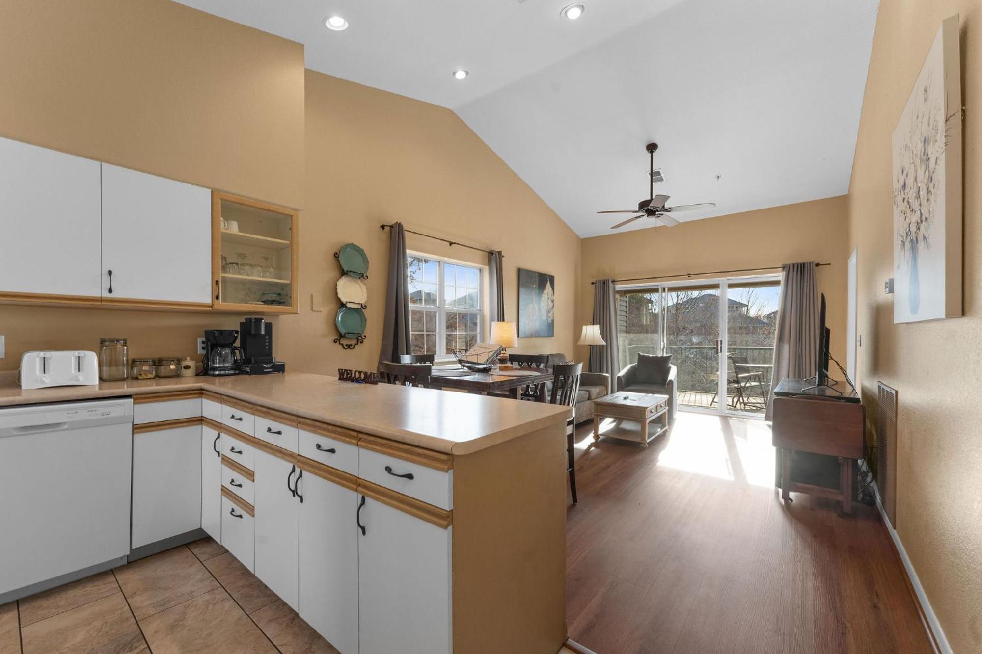 Cozy Top Floor 2Br Condo With View And Amenities!! Point Lookout Экстерьер фото