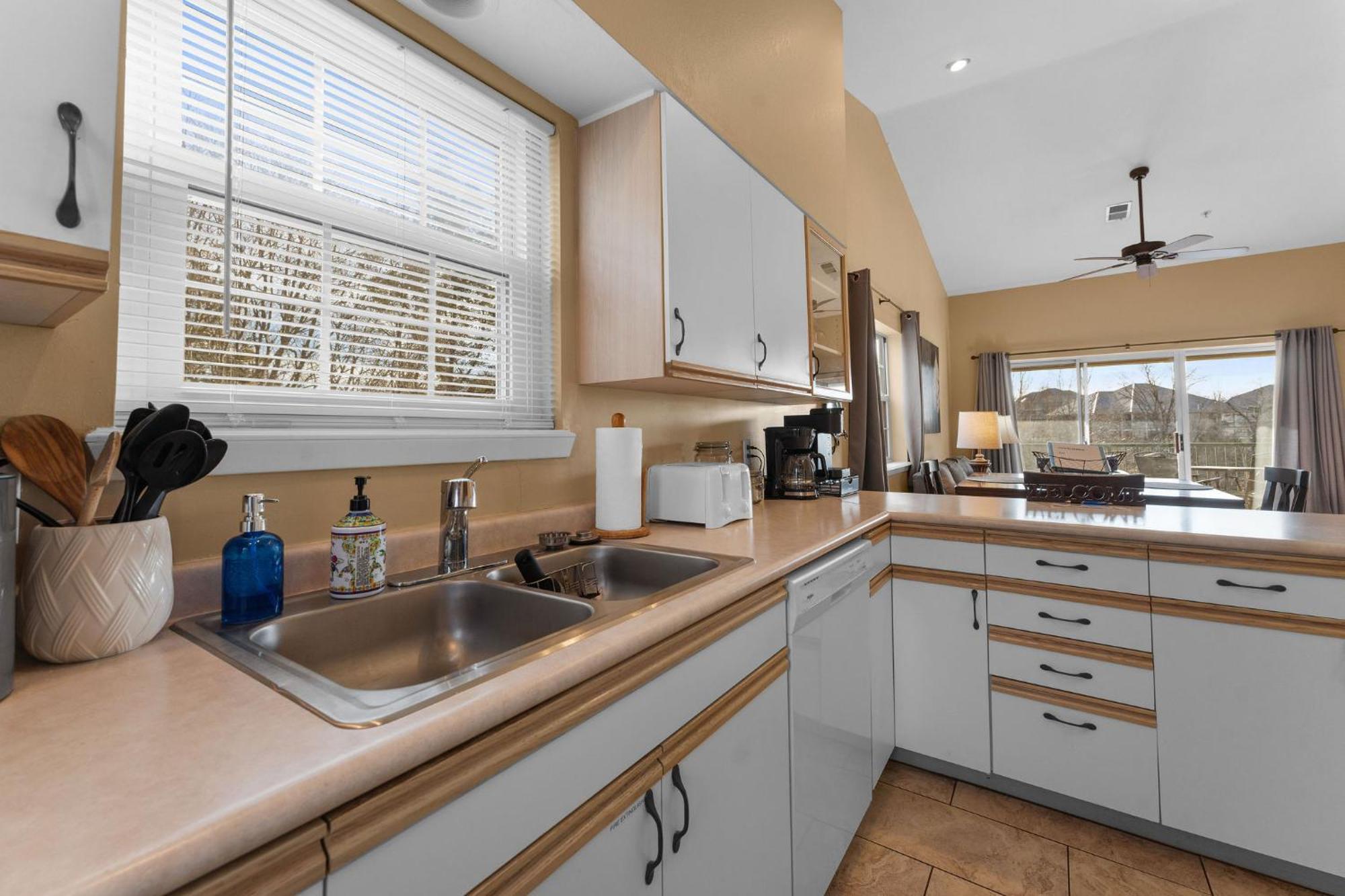 Cozy Top Floor 2Br Condo With View And Amenities!! Point Lookout Экстерьер фото
